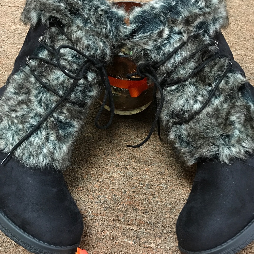 Fur boot BEST SELLER‼️ - Picture 3 of 4